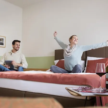 Weingut & Gastezimmer Edelmann Bed & Breakfast