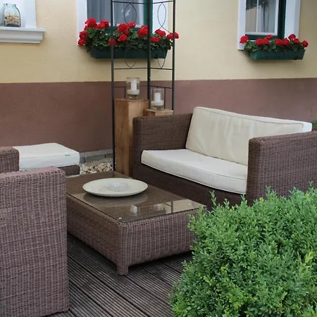 Weingut & Gastezimmer Edelmann Bed & Breakfast *